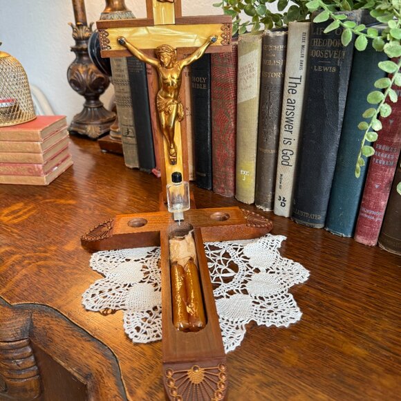 Vintage Last Rights Crucifix Sacrament Set From the 1940's - Picture 9 of 17